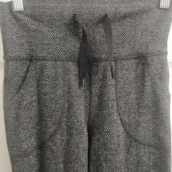 Lululemon size 4 High rise grey leggings - Picture 1 of 7